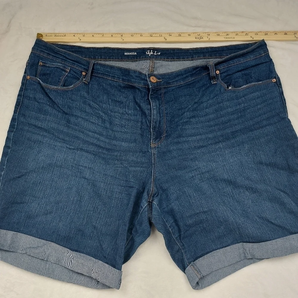 STYLE & CO WOMEN'S DARK WASH DENIM BLUE JEAN CUFFED BERMUDA SHORTS SIZE 24W - Picture 6 of 9